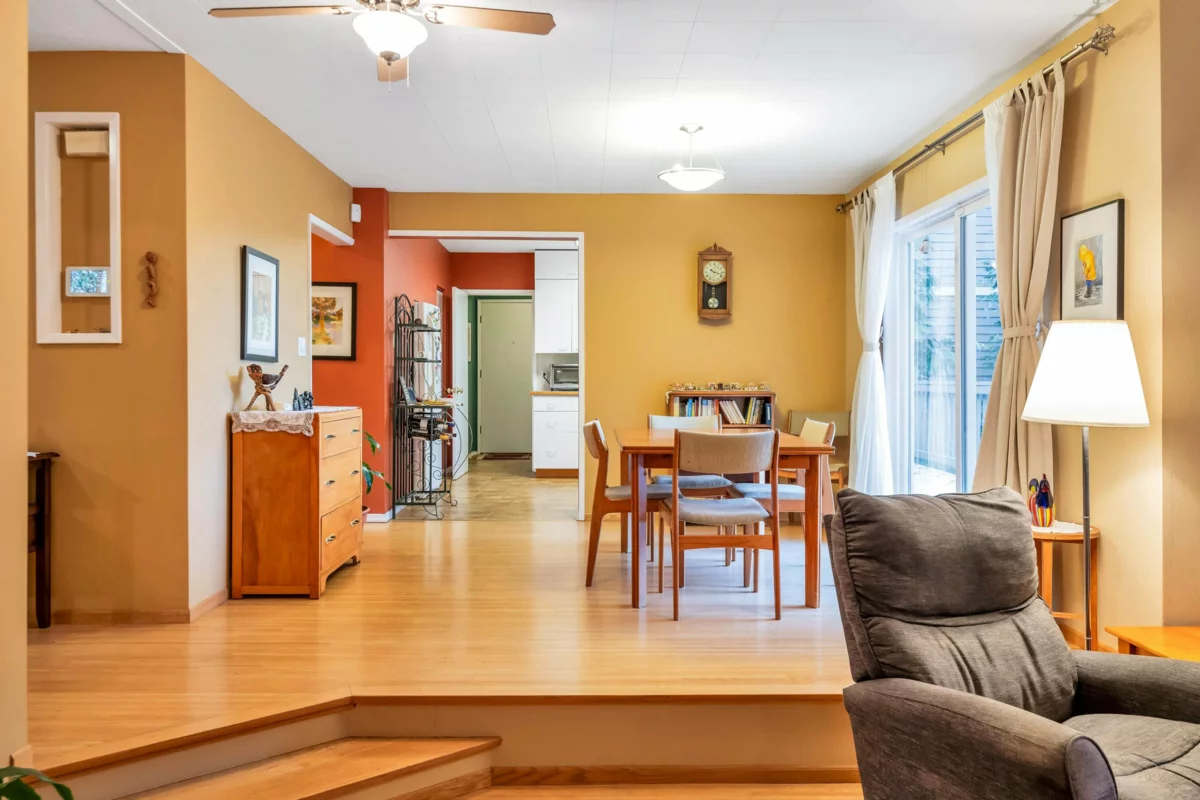 Dining Area Photo of 1320 Kent Street, White Rock, BC