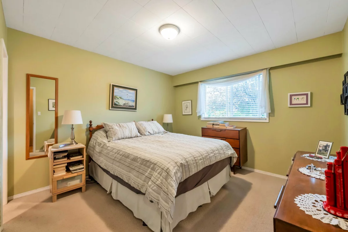 Primary Bedroom Photo of 1320 Kent Street, White Rock, BC