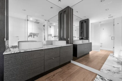 Kitchen Island Photo of 1202 1499 W Pender Street, Vancouver, BC