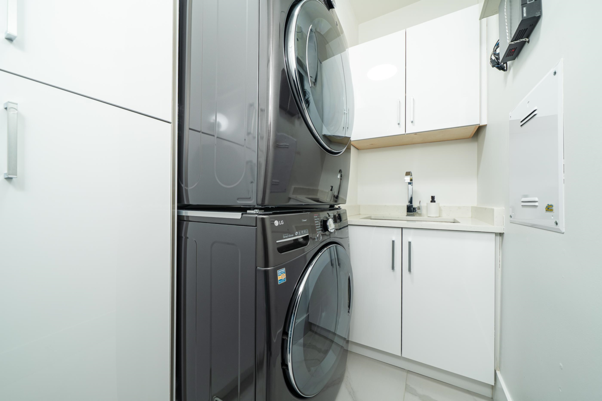 Kitchen Island Photo of 5180 Lorraine Avenue, Burnaby, BC