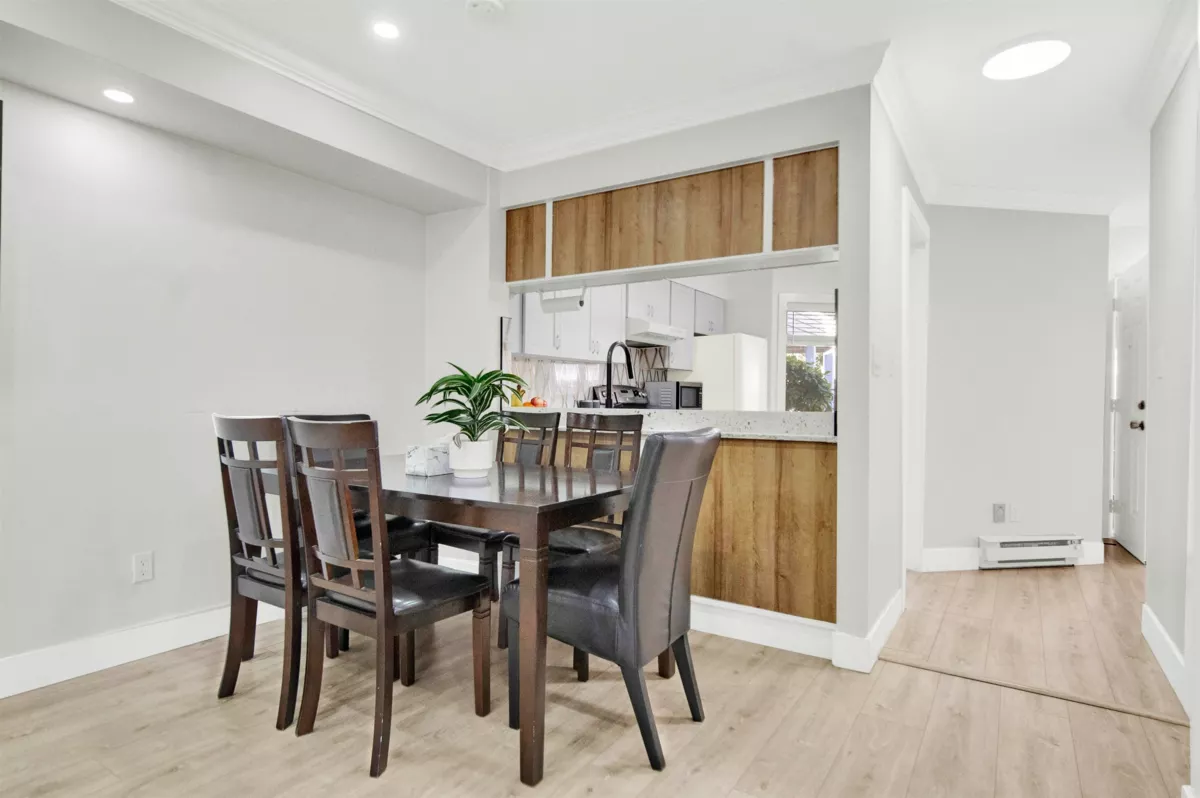 Kitchen Photo of 2 7560 138 Street, Surrey, BC