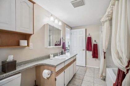 Entry Foyer Photo of 402 11726 225 Street, Maple Ridge, BC