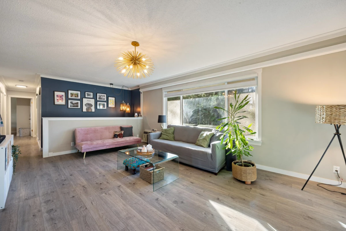 Kitchen Island Photo of 12037 208 Street, Maple Ridge, BC