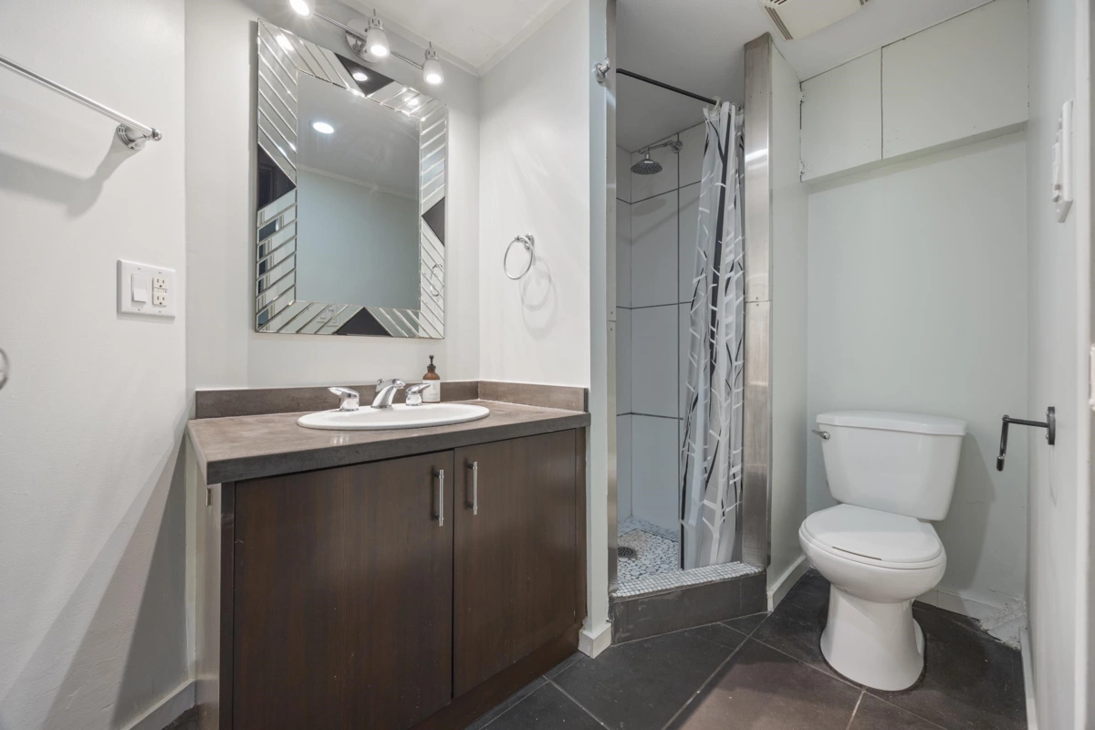 Laundry Room Photo of 12037 208 Street, Maple Ridge, BC