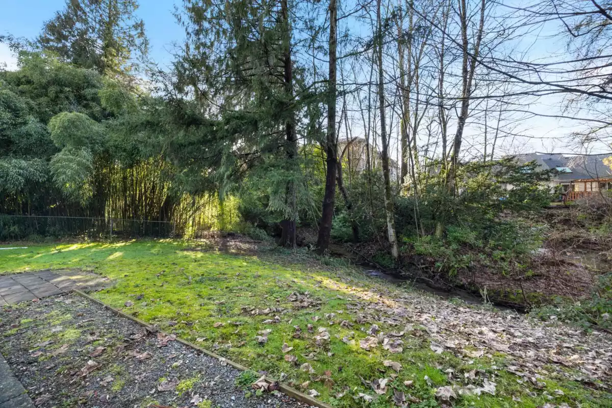 Powder Room Photo of 12037 208 Street, Maple Ridge, BC