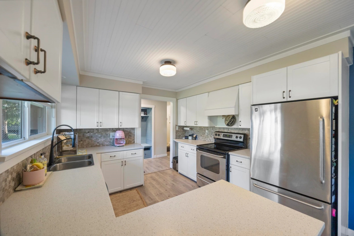 Swimming Pool Photo of 12037 208 Street, Maple Ridge, BC