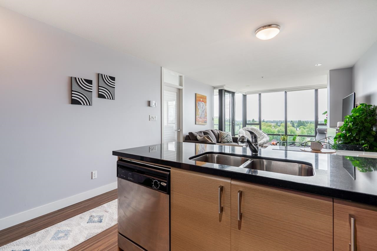 Kitchen Photo of 906 12069 Harris Road, Pitt Meadows, BC