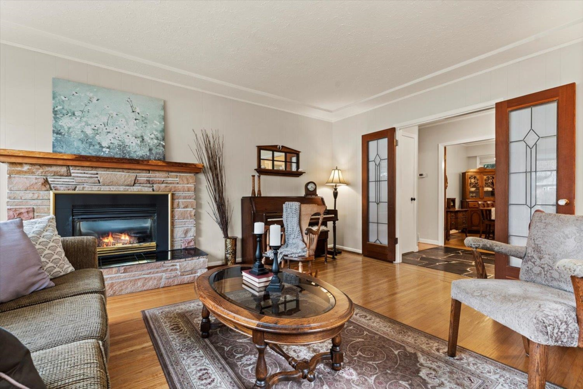 Breakfast Nook Photo of 34166 Cedar Avenue, Abbotsford, BC