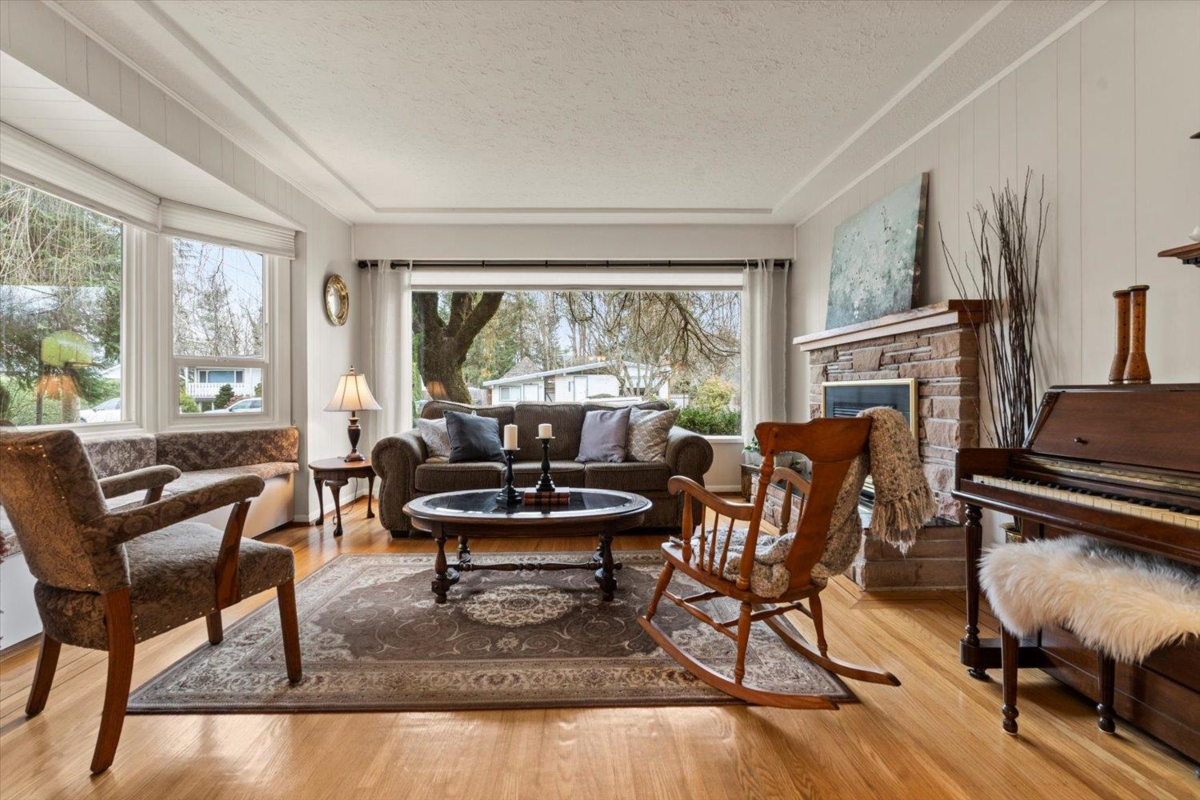 Dining Area Photo of 34166 Cedar Avenue, Abbotsford, BC