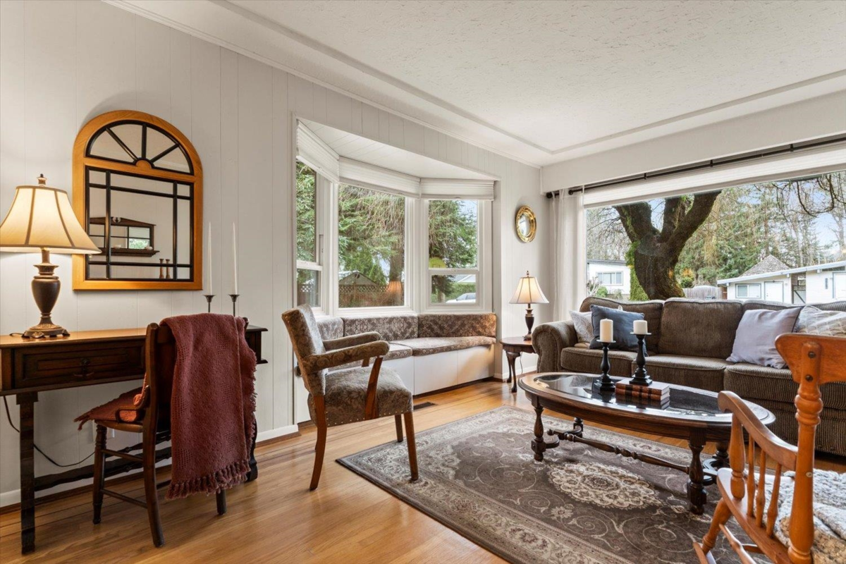 Kitchen Island Photo of 34166 Cedar Avenue, Abbotsford, BC