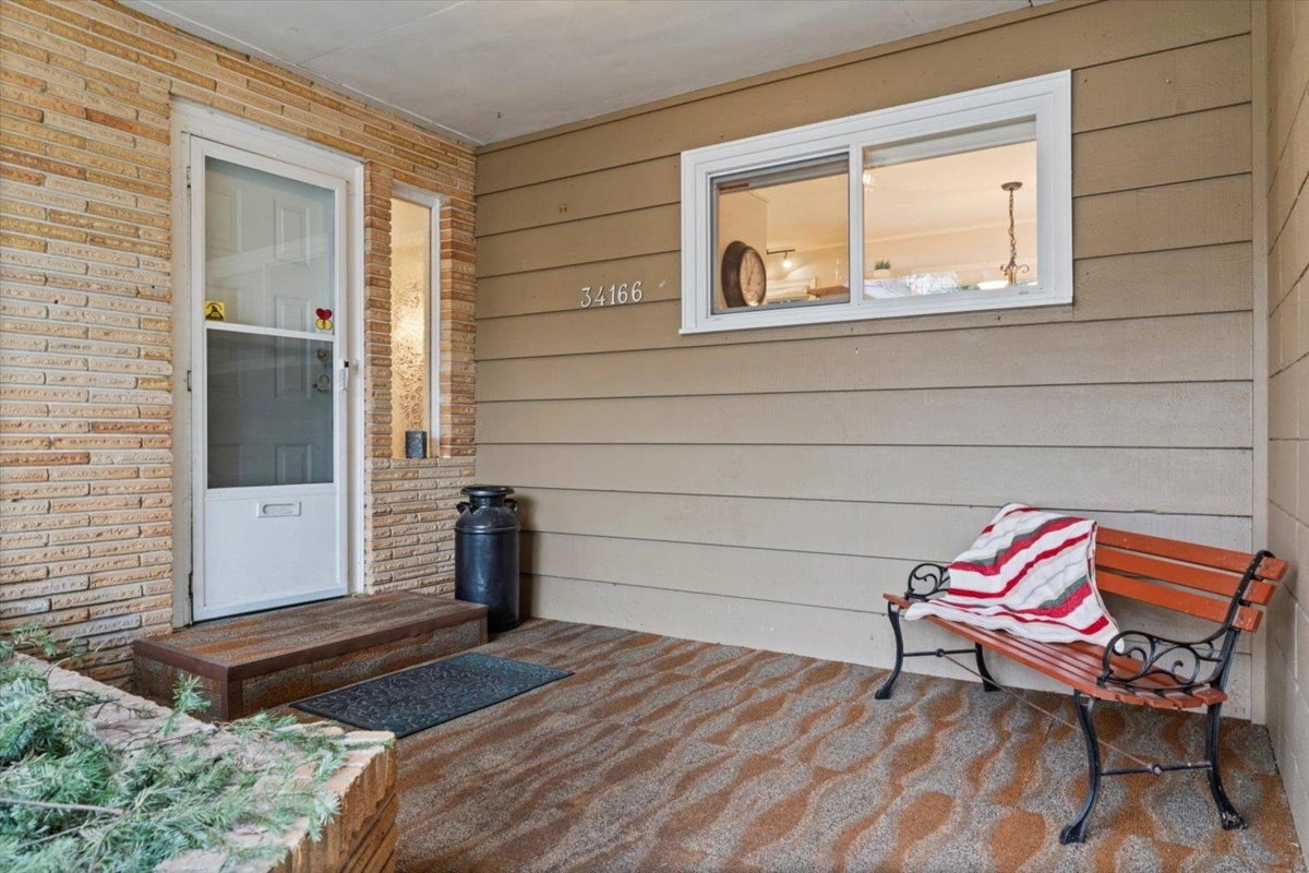 Living Room Photo of 34166 Cedar Avenue, Abbotsford, BC