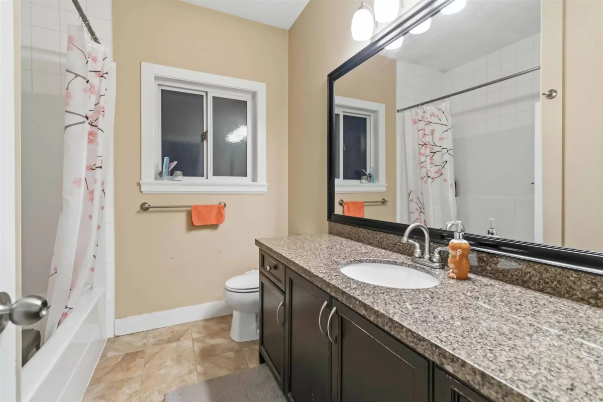 Mudroom Photo of 8546 Alexandra Street, Mission, BC