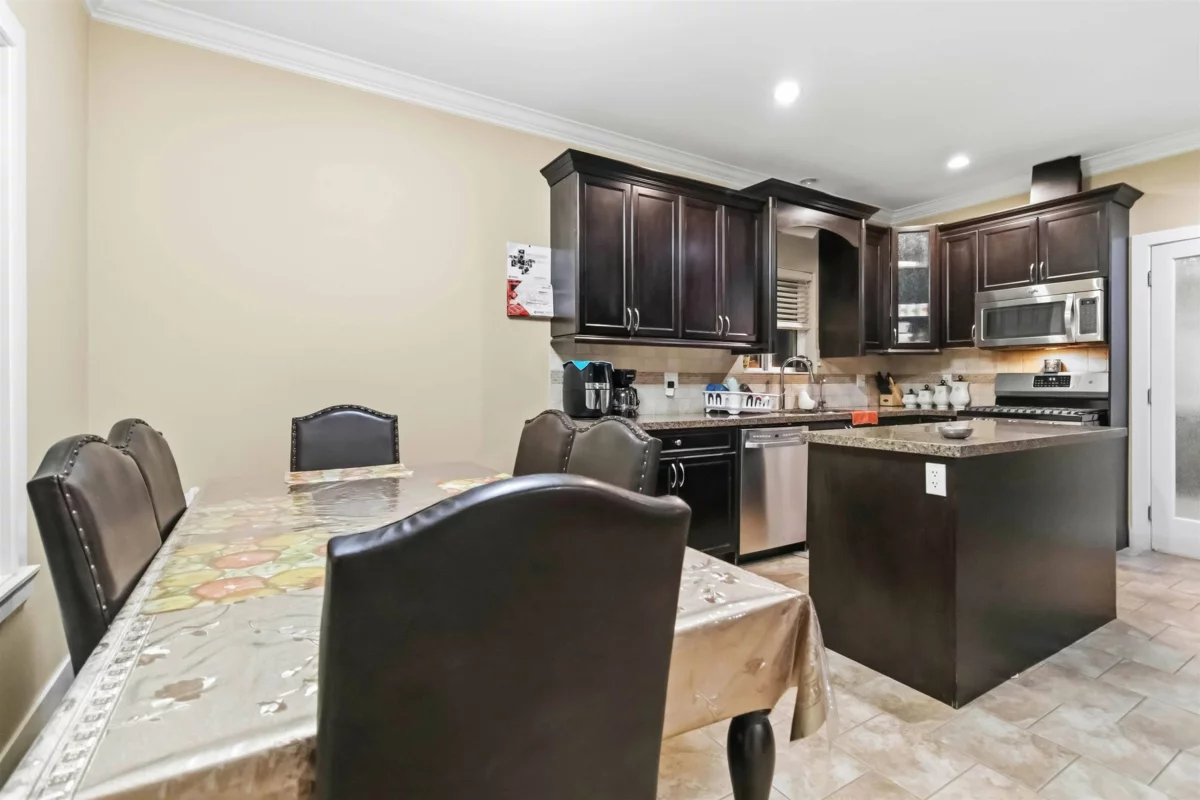 Walk-In Closet Photo of 8546 Alexandra Street, Mission, BC