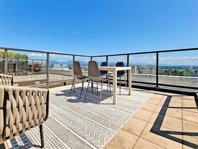 Entry Foyer Photo of PH6 7988 Ackroyd Road, Richmond, BC