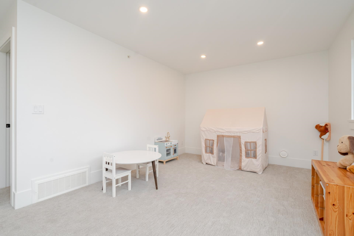 Hallway Photo of 68 46211 Promontory Road, Chilliwack, BC