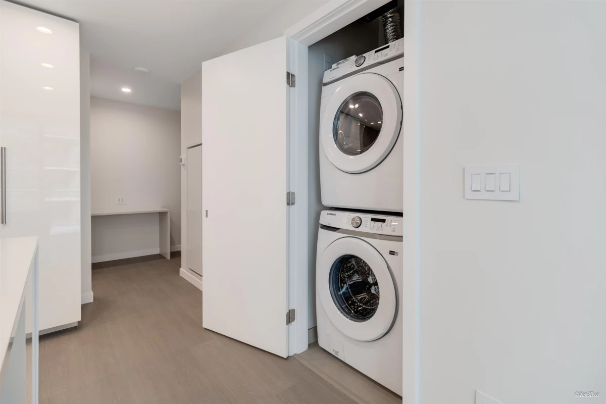 Walk-In Closet Photo of 2706 2186 Gilmore Avenue, Burnaby, BC