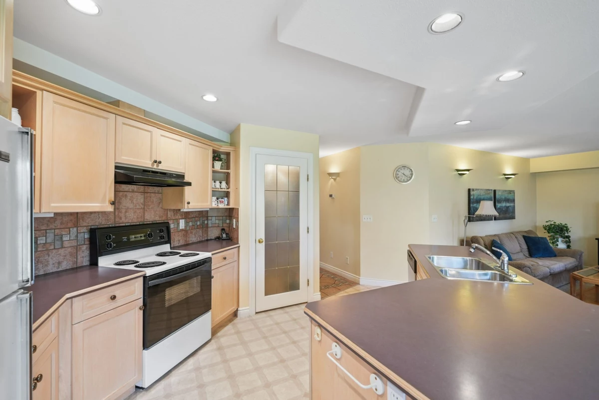 Breakfast Nook Photo of 6203 190 Street, Surrey, BC