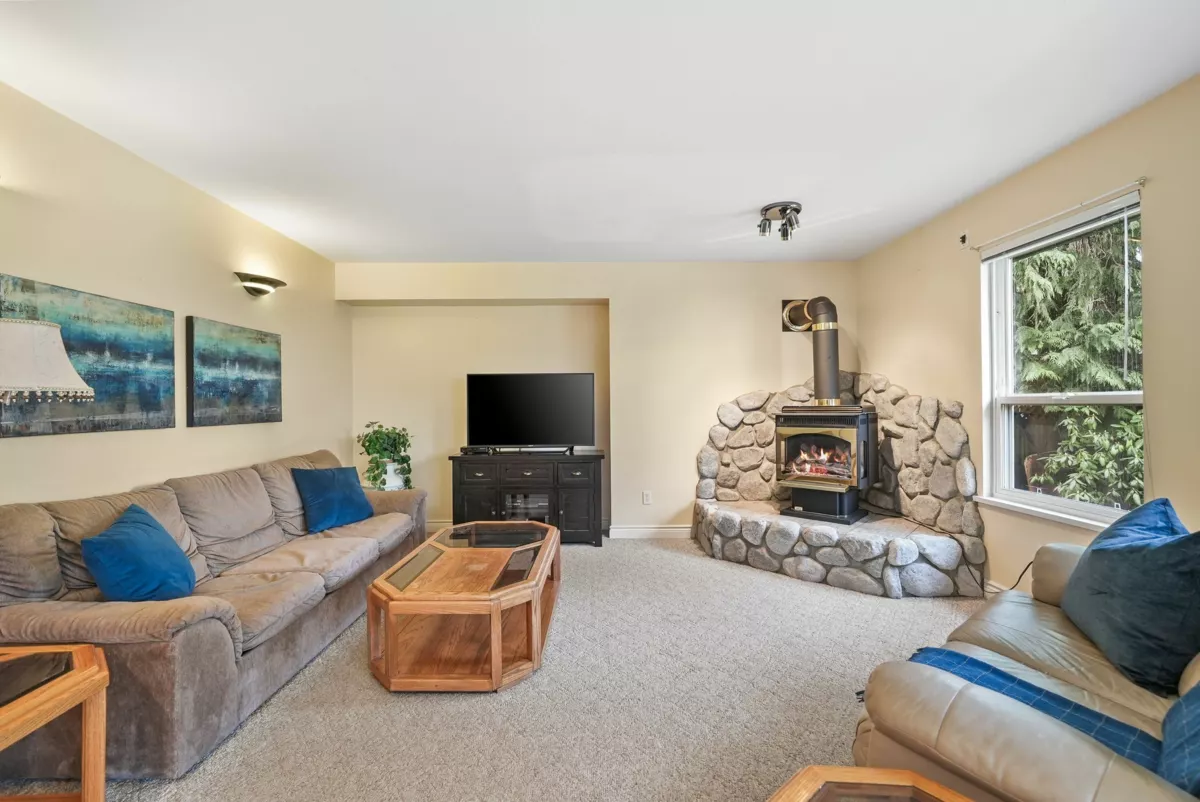 Dining Area Photo of 6203 190 Street, Surrey, BC