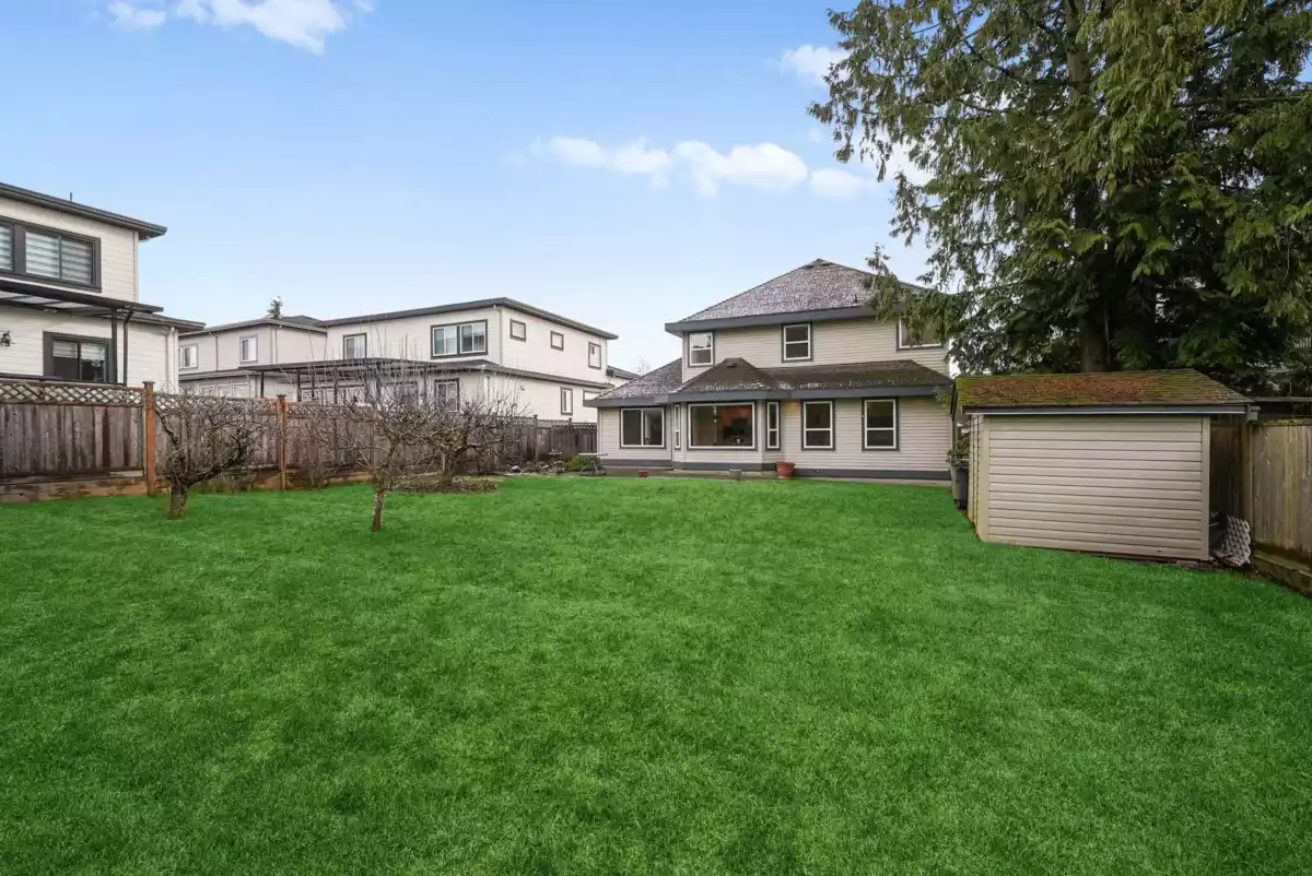 Entry Foyer Photo of 6203 190 Street, Surrey, BC