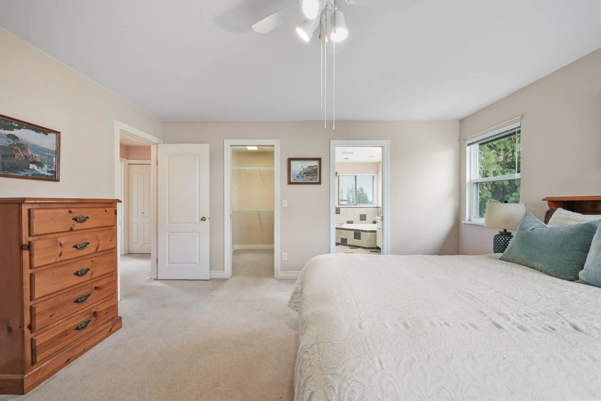 Guest Bathroom Photo of 6203 190 Street, Surrey, BC