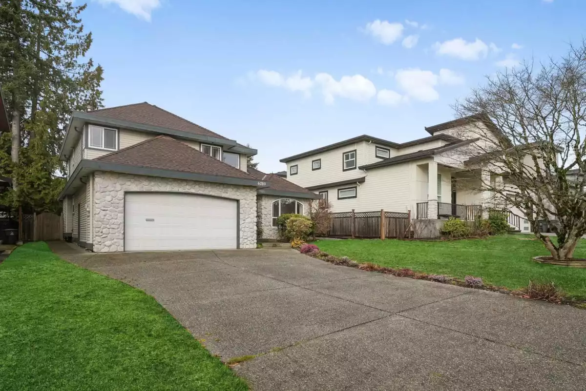 Hallway Photo of 6203 190 Street, Surrey, BC