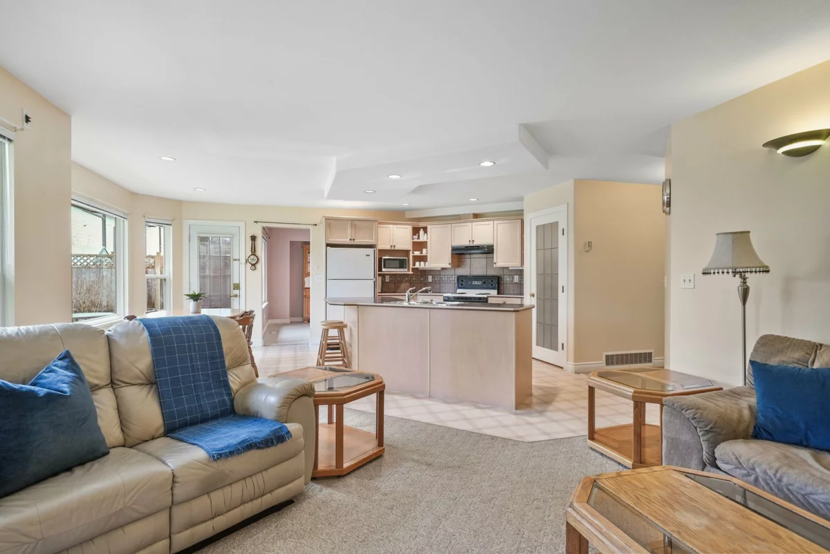 Kitchen Photo of 6203 190 Street, Surrey, BC