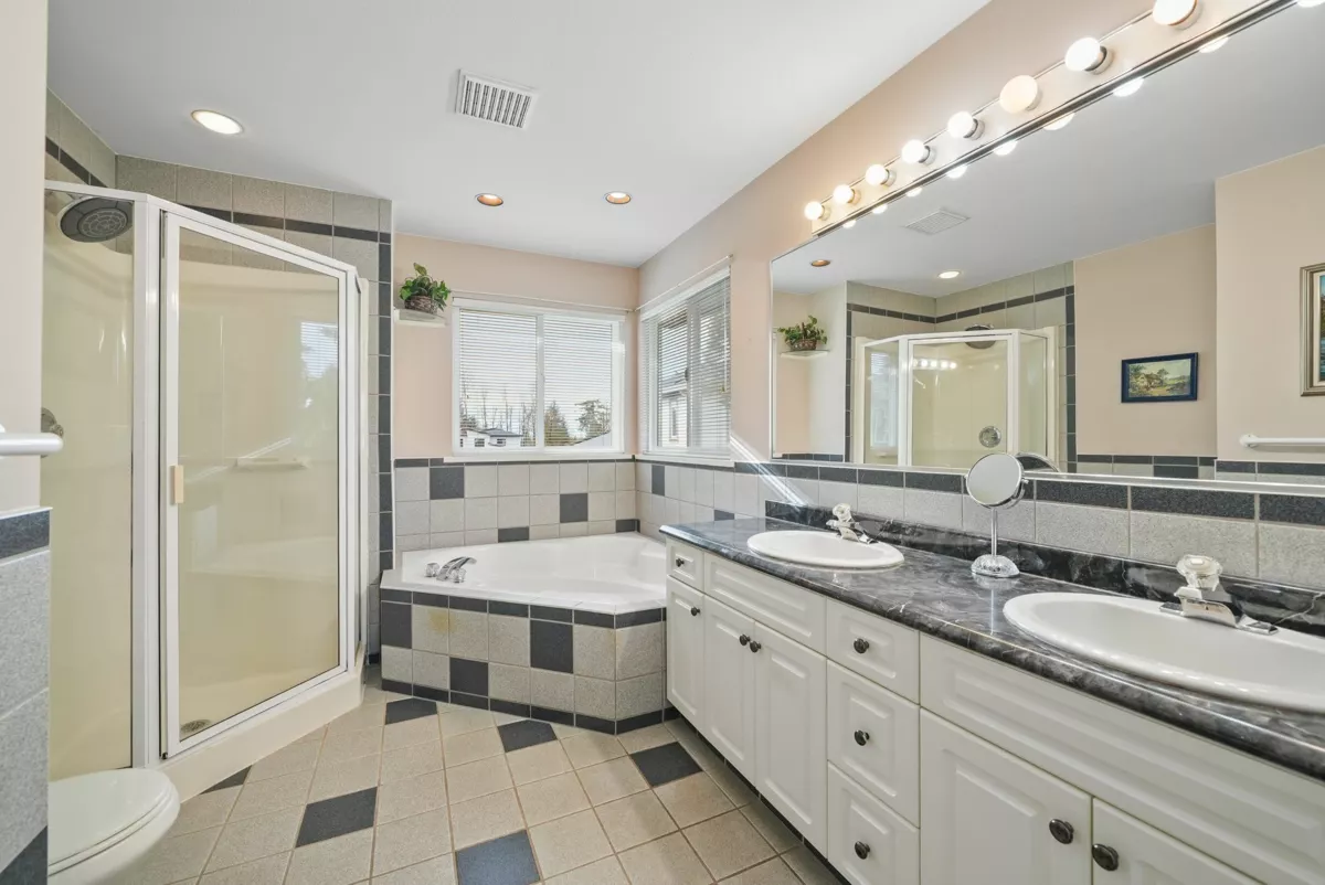 Powder Room Photo of 6203 190 Street, Surrey, BC