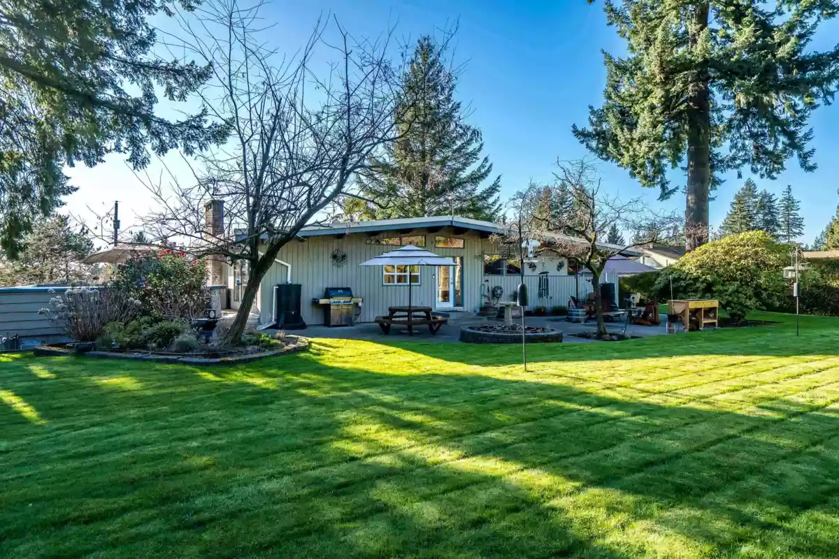 Swimming Pool Photo of 6572 Kempson Crescent, Delta, BC