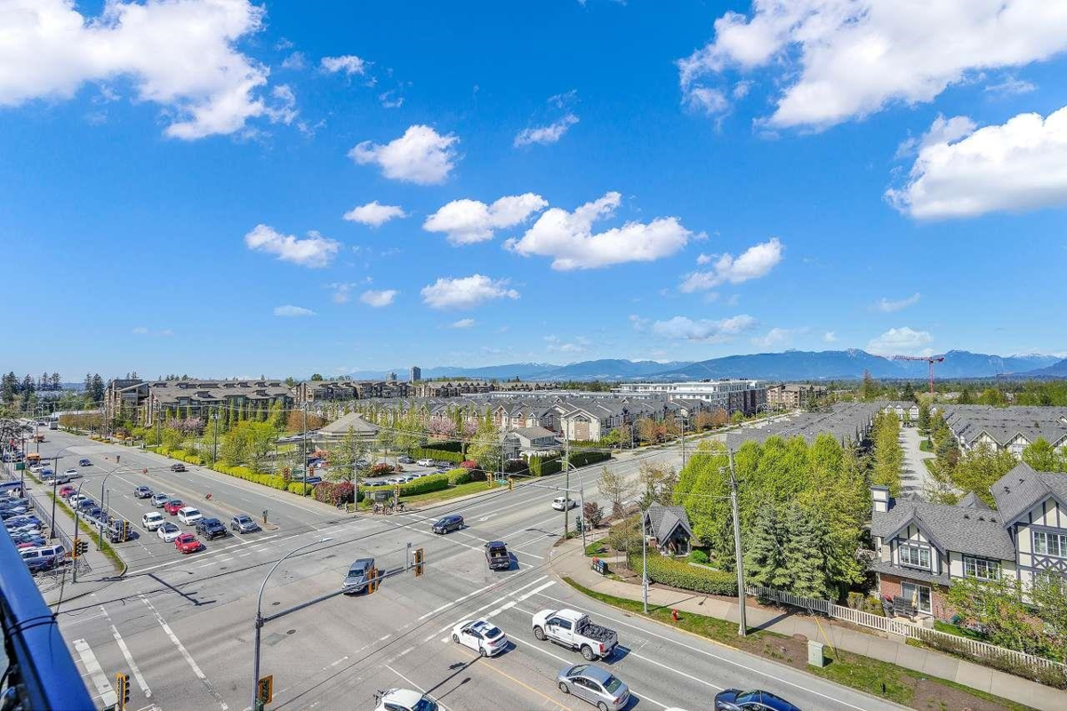 Entry Foyer Photo of B615 20834 80 Avenue, Langley, BC