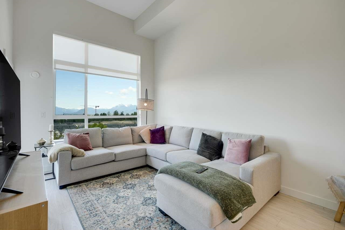 Living Room Photo of B615 20834 80 Avenue, Langley, BC