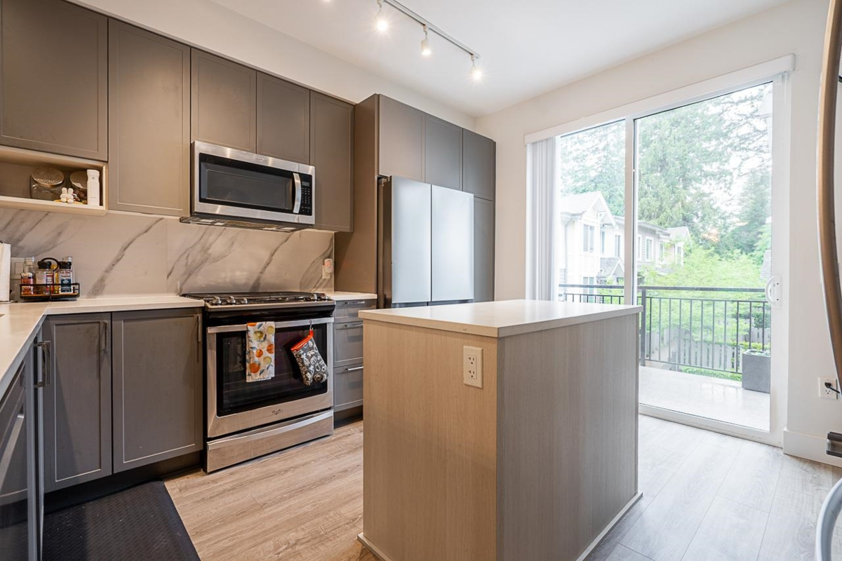 Breakfast Nook Photo of 2 9718 161a Street, Surrey, BC