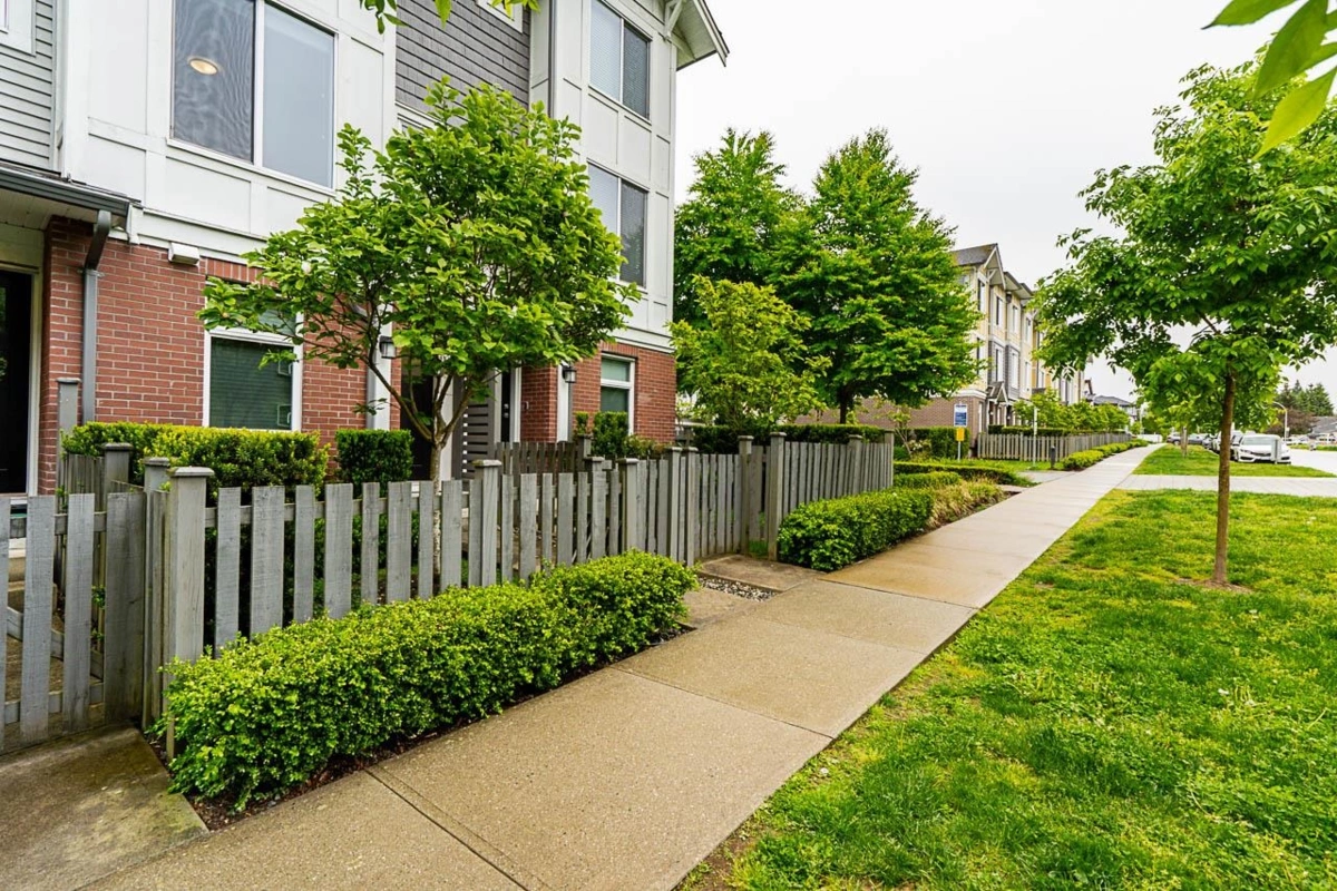 Family Room Photo of 2 9718 161a Street, Surrey, BC