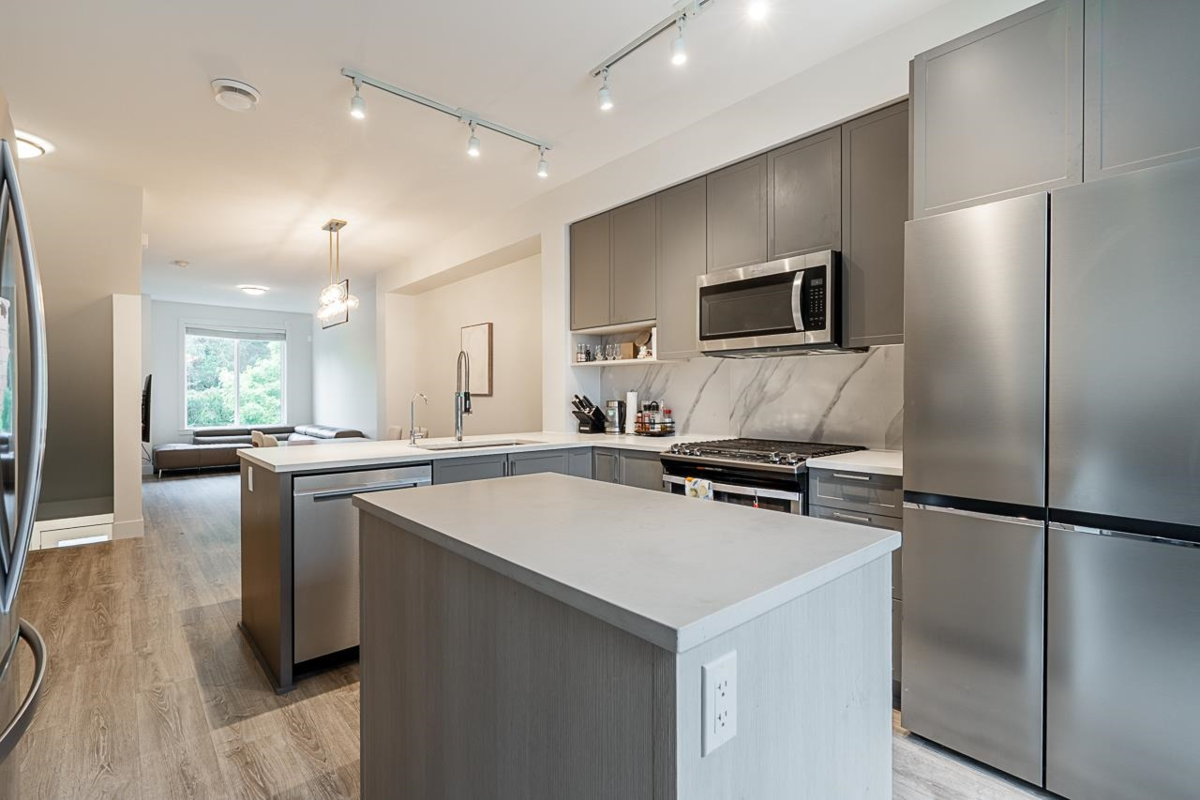 Kitchen Island Photo of 2 9718 161a Street, Surrey, BC