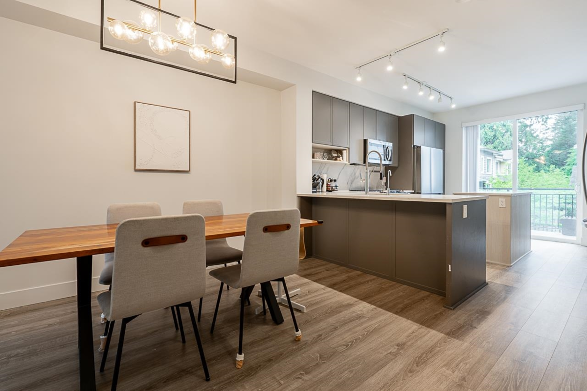 Kitchen Photo of 2 9718 161a Street, Surrey, BC