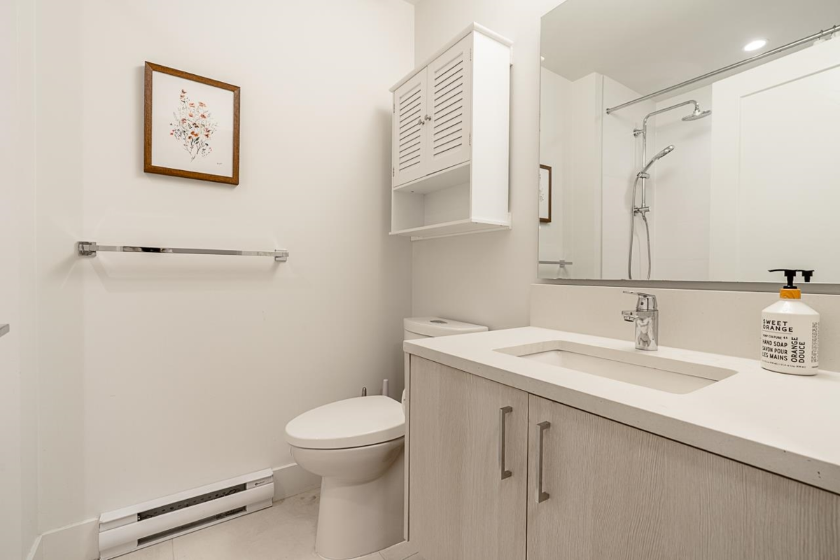 Mudroom Photo of 2 9718 161a Street, Surrey, BC