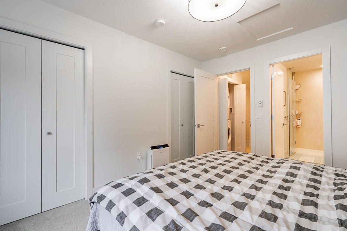 Office / Den Photo of 2 9718 161a Street, Surrey, BC