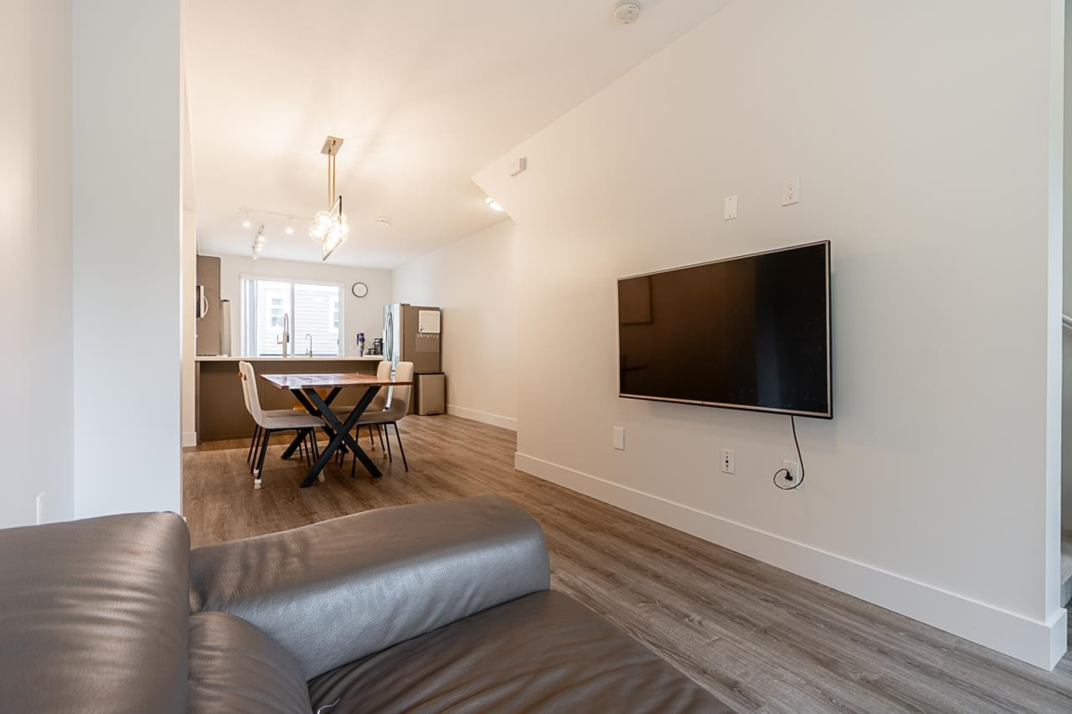 Primary Bathroom Photo of 2 9718 161a Street, Surrey, BC