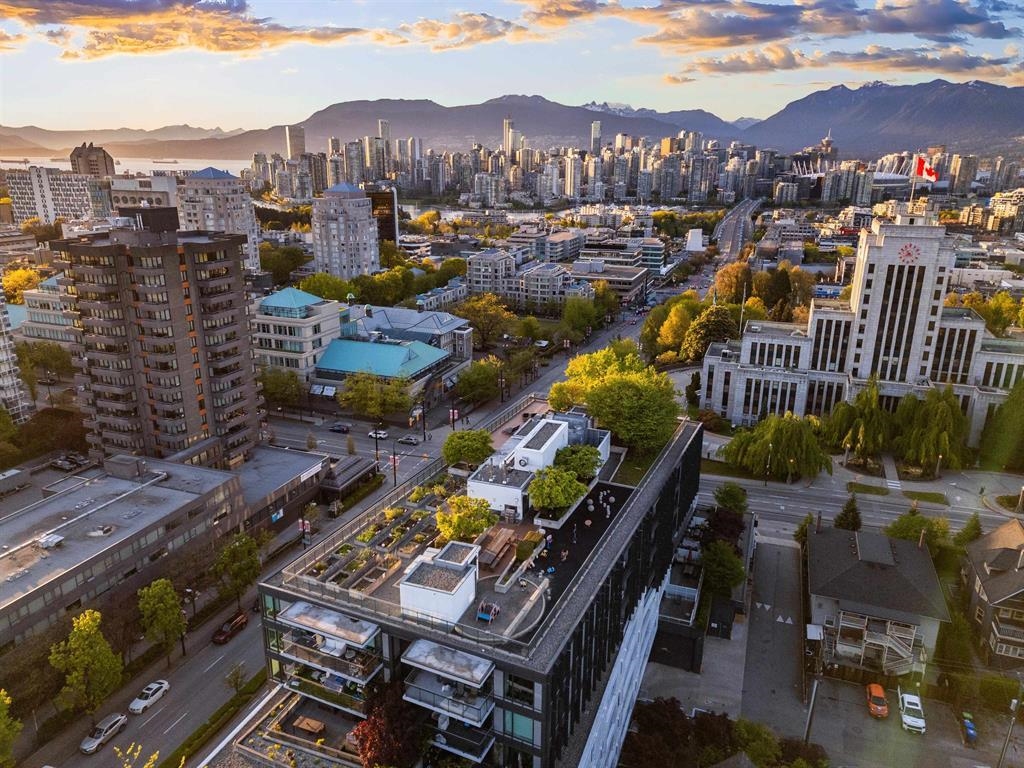 Hot Tub / Spa Photo of 909 2888 Cambie Street, Vancouver, BC