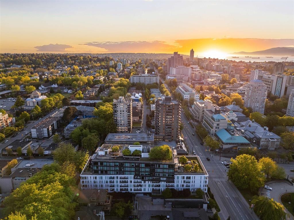 Swimming Pool Photo of 909 2888 Cambie Street, Vancouver, BC