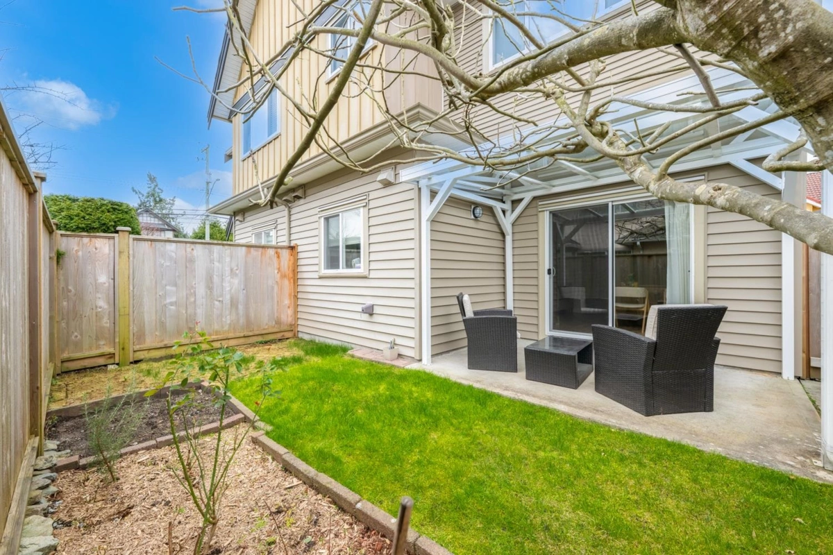 Front Yard Photo of 2 8271 Francis Road, Richmond, BC