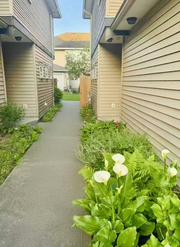 Garden / Landscaping Photo of 2 8271 Francis Road, Richmond, BC
