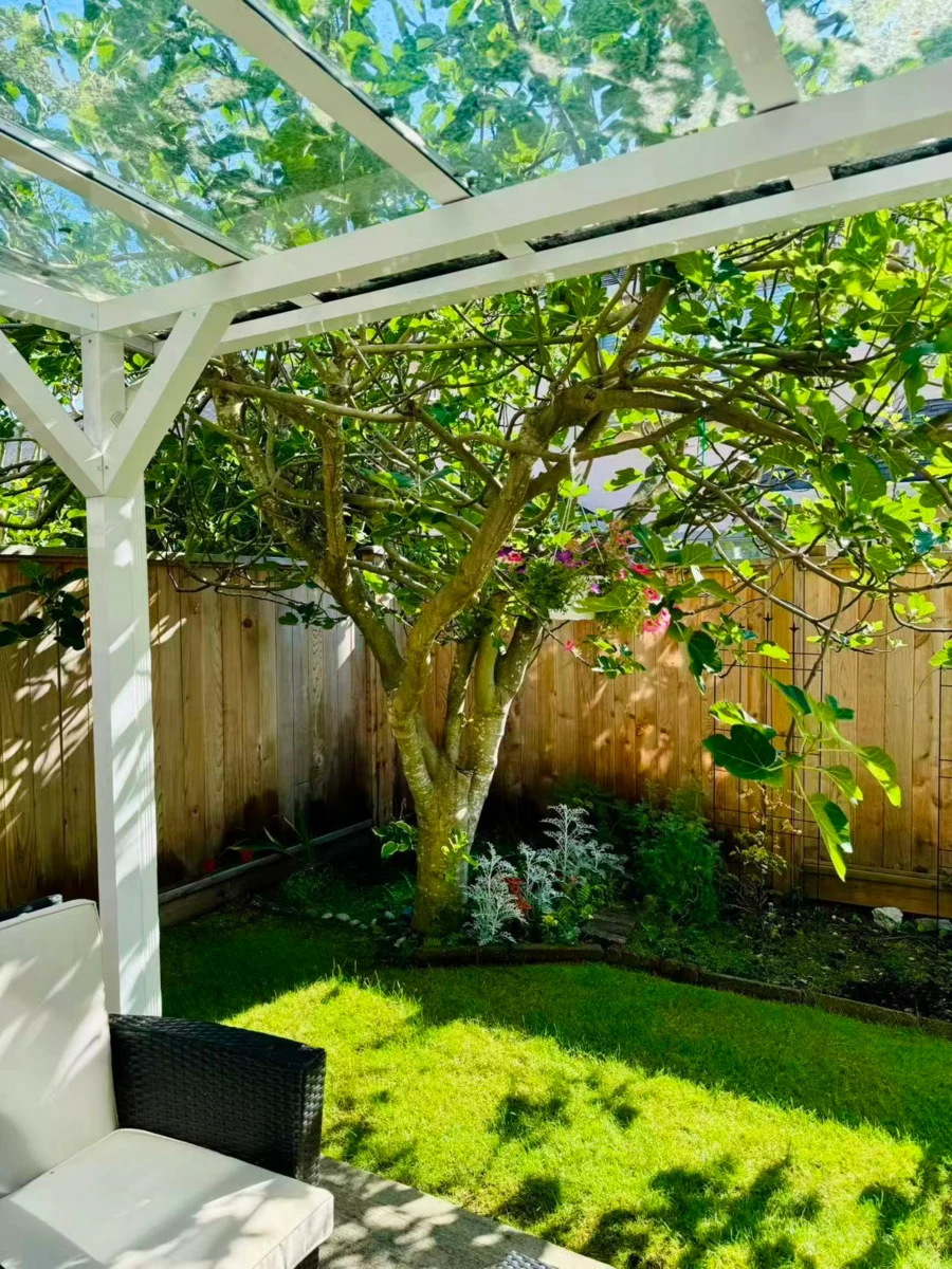 Hot Tub / Spa Photo of 2 8271 Francis Road, Richmond, BC