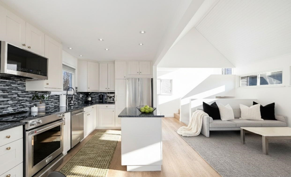 Breakfast Nook Photo of 416 St. Georges Avenue, North Vancouver, BC