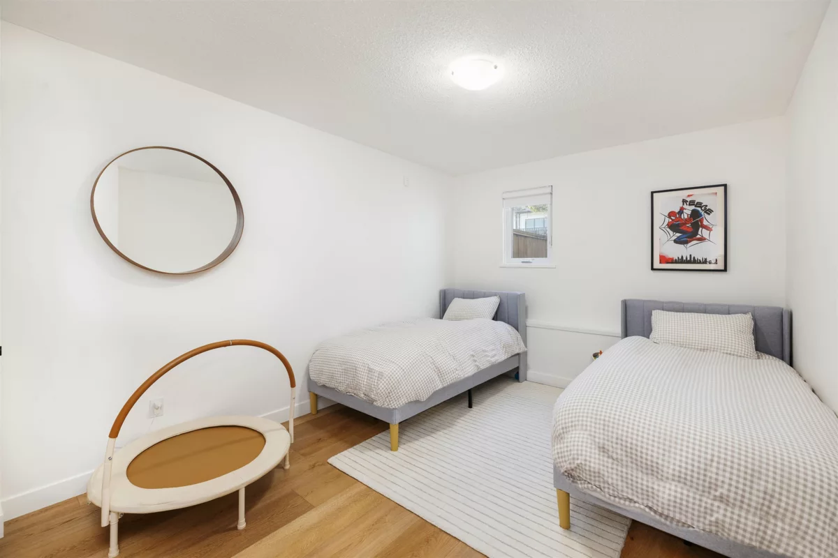 Entry Foyer Photo of 416 St. Georges Avenue, North Vancouver, BC