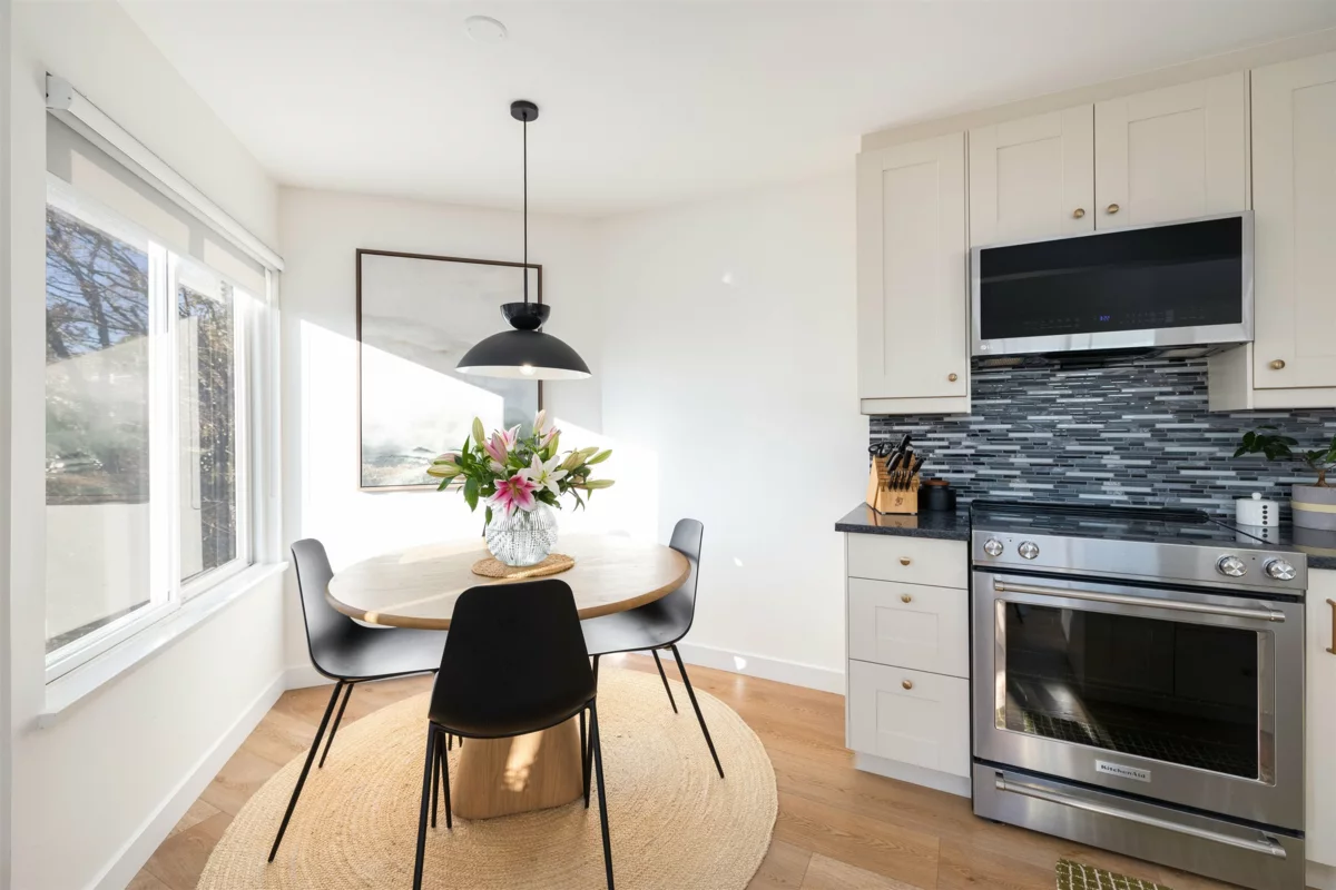 Family Room Photo of 416 St. Georges Avenue, North Vancouver, BC