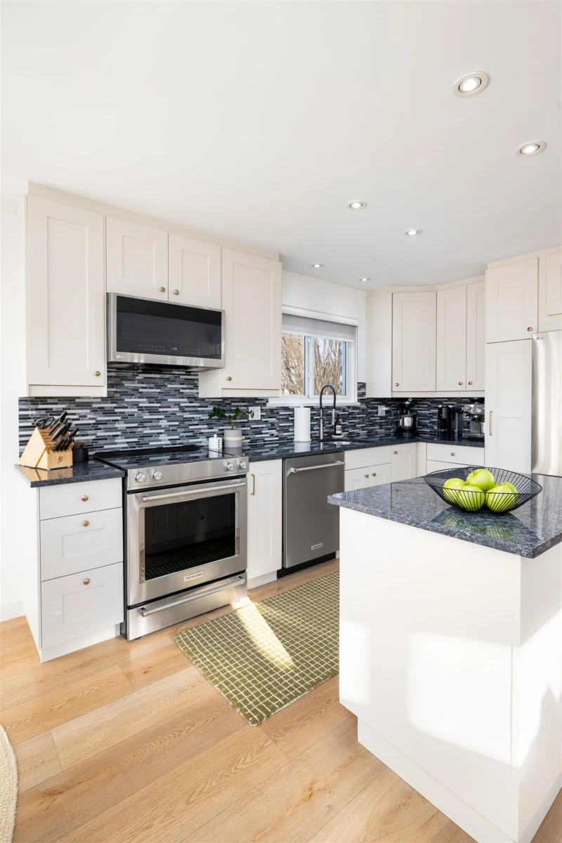 Hot Tub / Spa Photo of 416 St. Georges Avenue, North Vancouver, BC