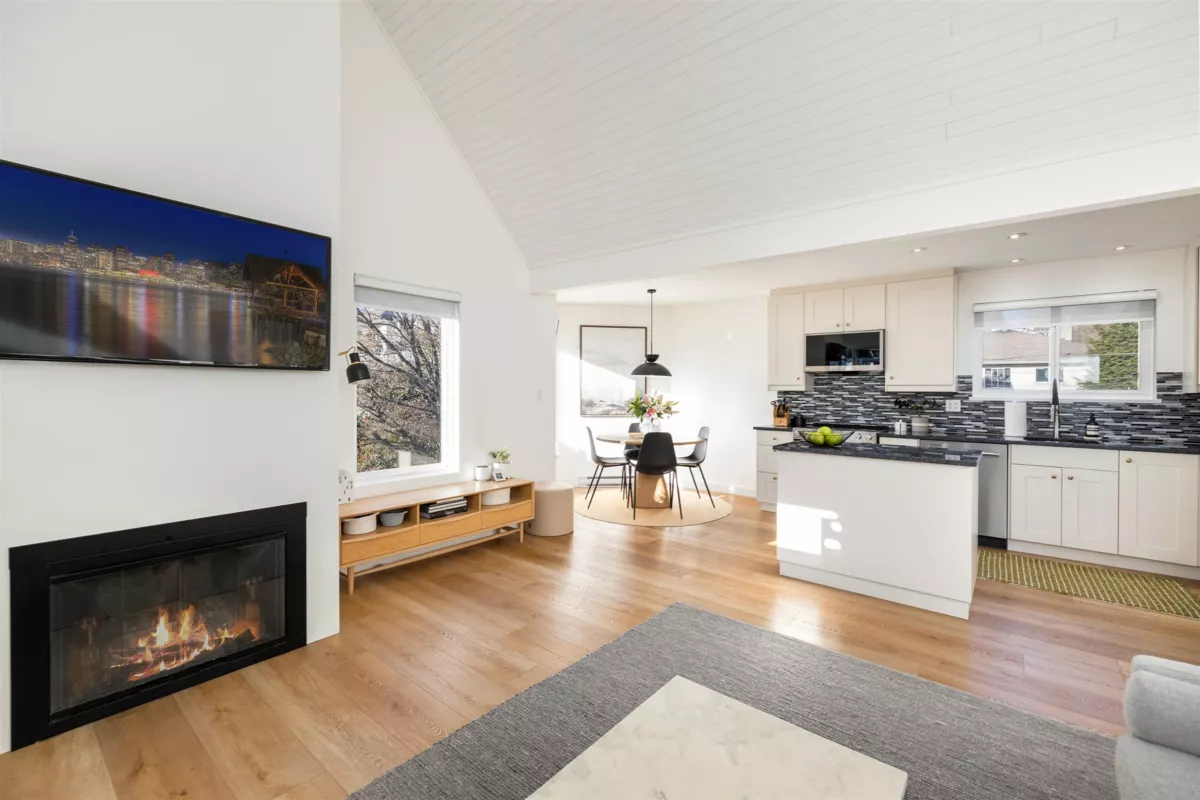 Kitchen Island Photo of 416 St. Georges Avenue, North Vancouver, BC