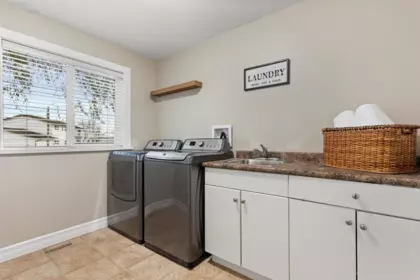 Entry Foyer Photo of 43057 Vedder Mountain Road, Yarrow, BC