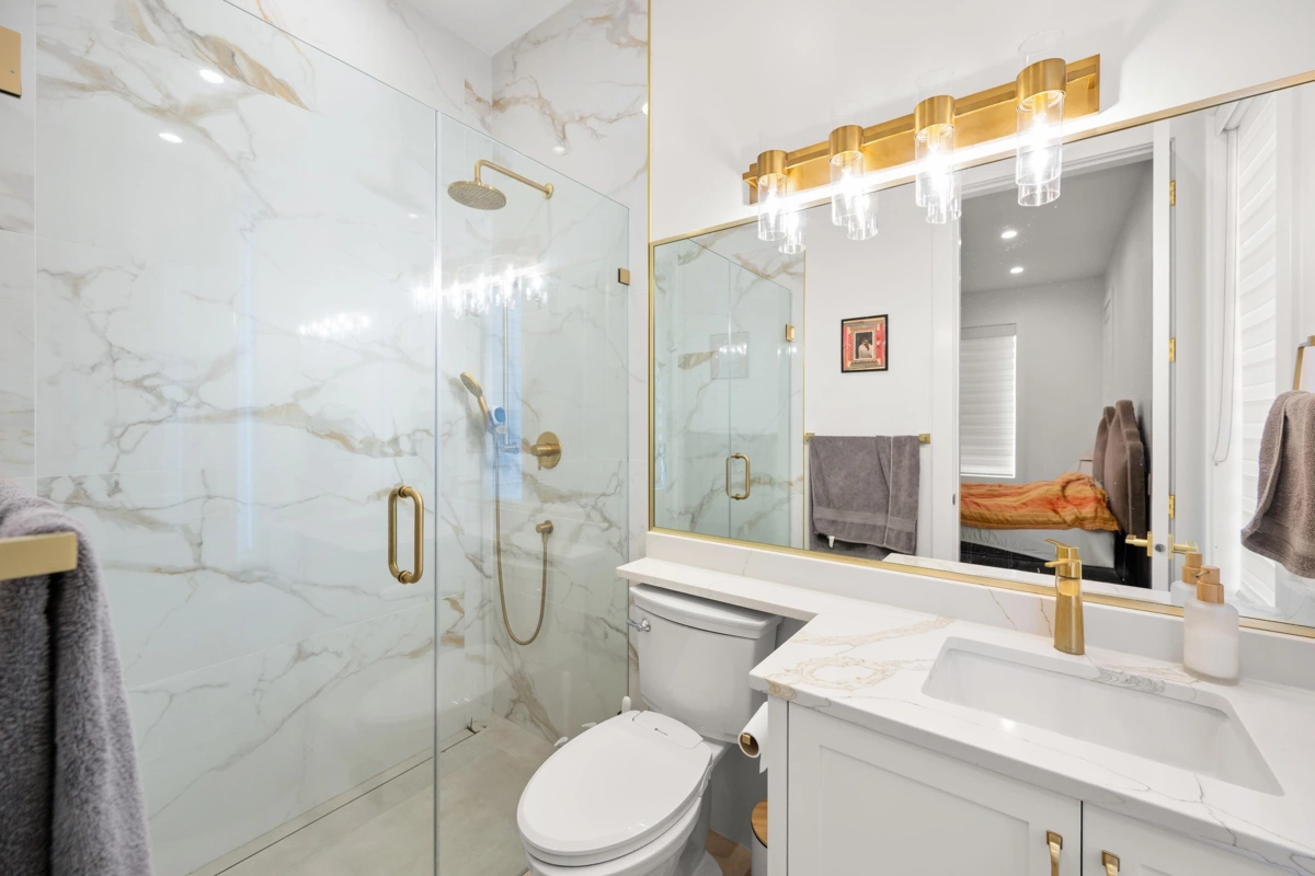 Backyard Photo of 1113 Dolphin Street, White Rock, BC