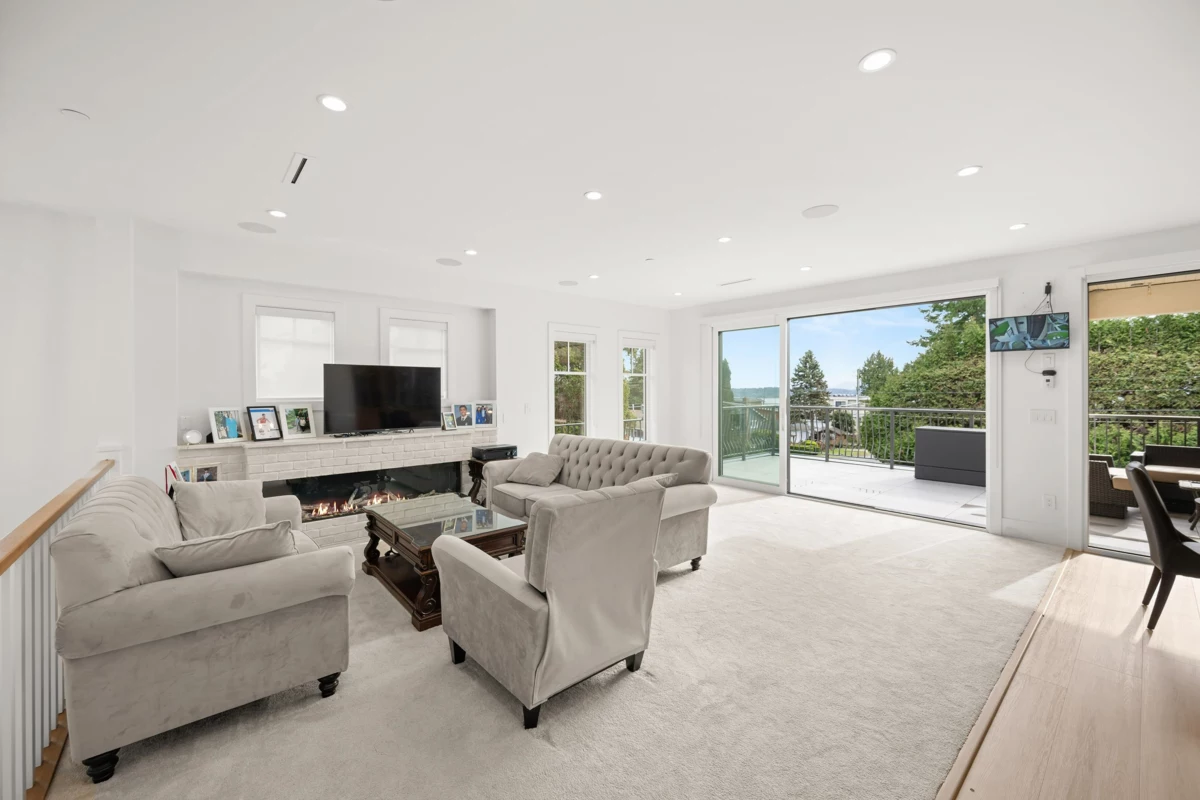 Dining Area Photo of 1113 Dolphin Street, White Rock, BC